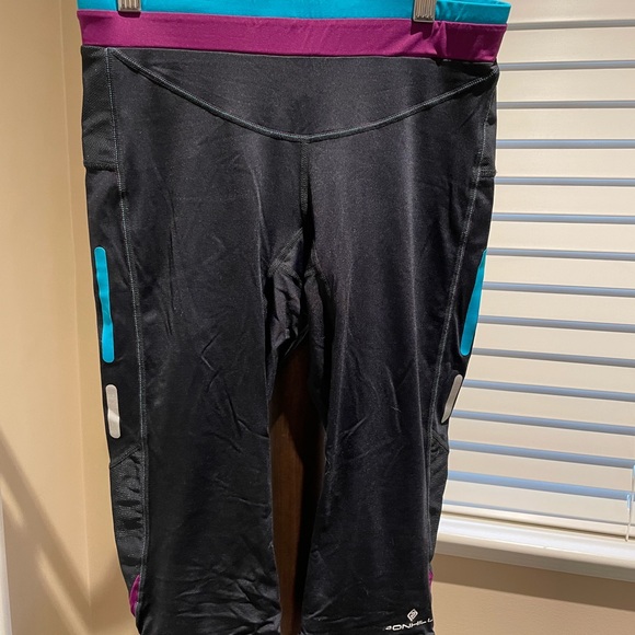 Women’s exercise crops - Picture 1 of 8